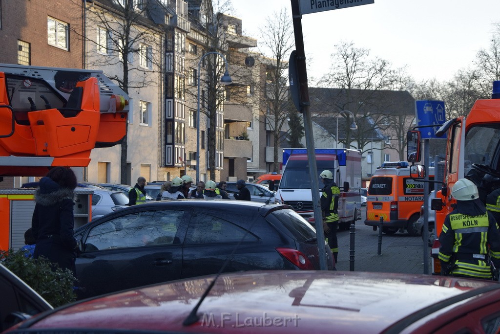 Feuer 1 Koeln Vingst Hesshofplatz P30.JPG - Miklos Laubert